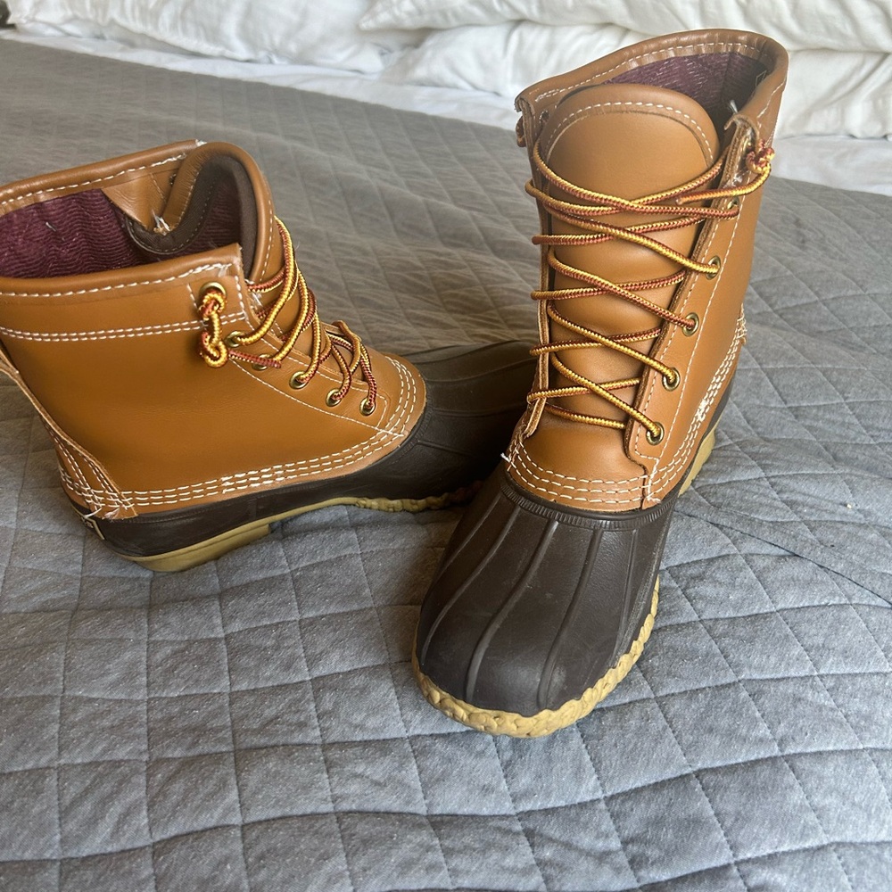 Bean boots worn once. Women’s 8 medium.